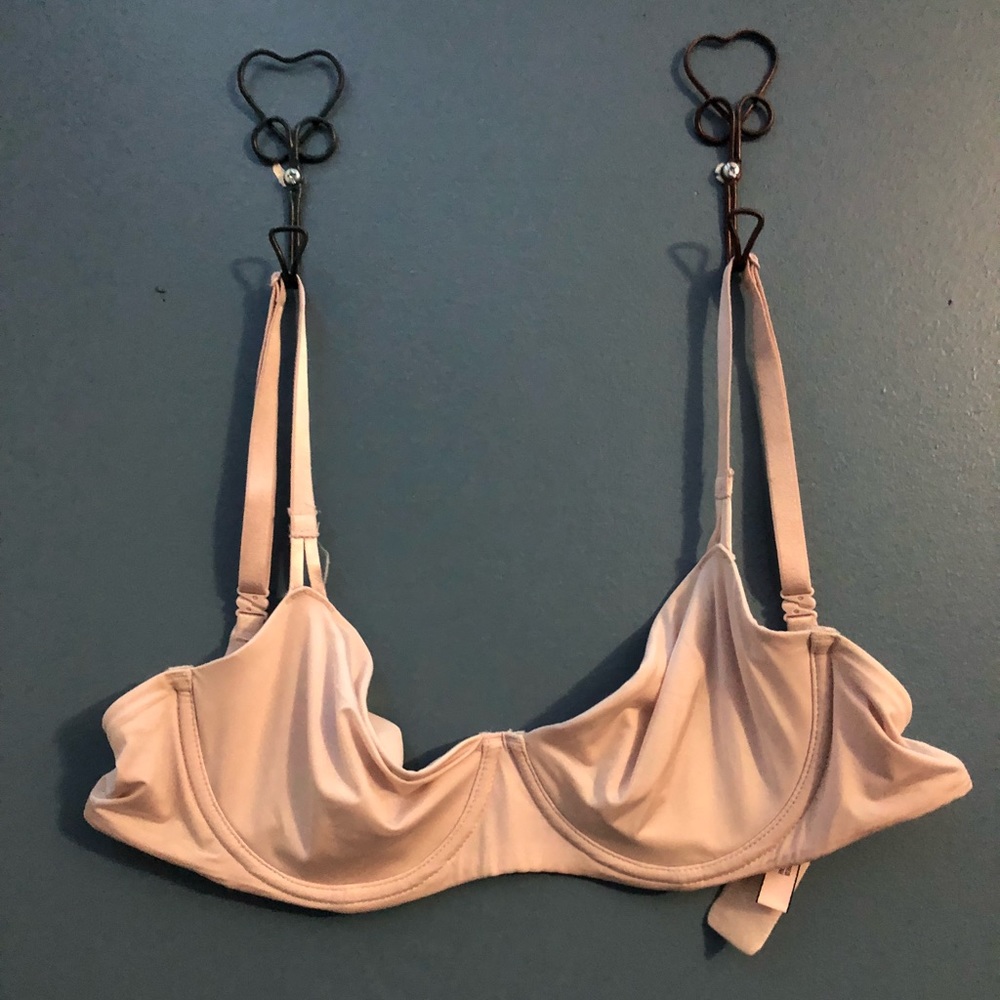 Victoria’s Secret shelf unlined bra✨